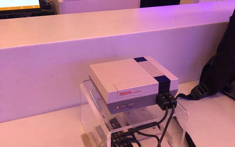 Console NES exposée sur un comptoir