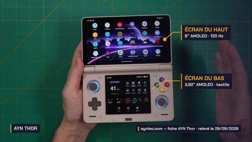 AYN Thor ouverte avec l'écran du haut de 6 pouces AMOLED 120 Hz et l'écran du bas de 3,92 pouces tactile